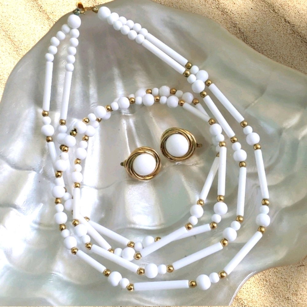 Trifari TM Signed Clip On Earrings and Matching Neck…